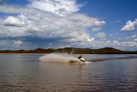 坝上草原闪电湖